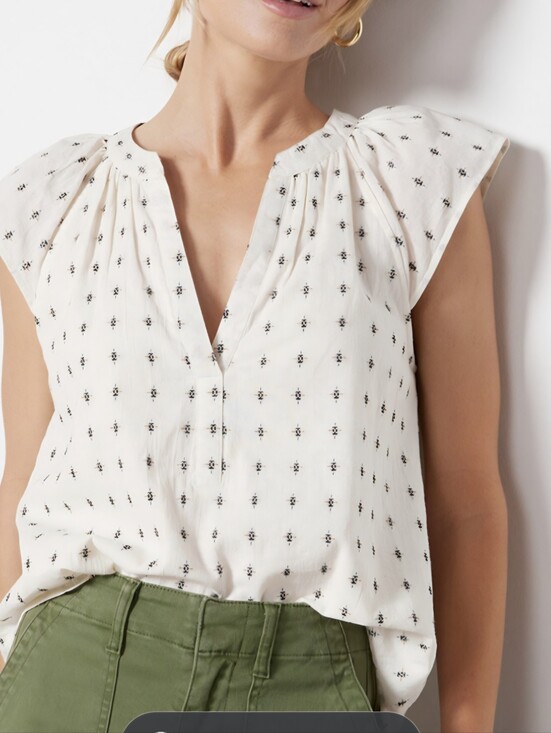 Evereve Tops - Evereve Sophia Textured Ruffle Top | XS | EUC